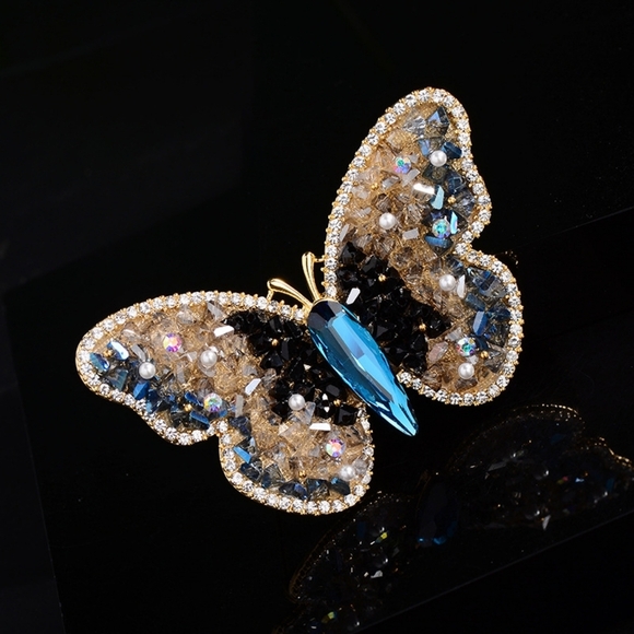 VQ Butterfly Brooch - Picture 2 of 6